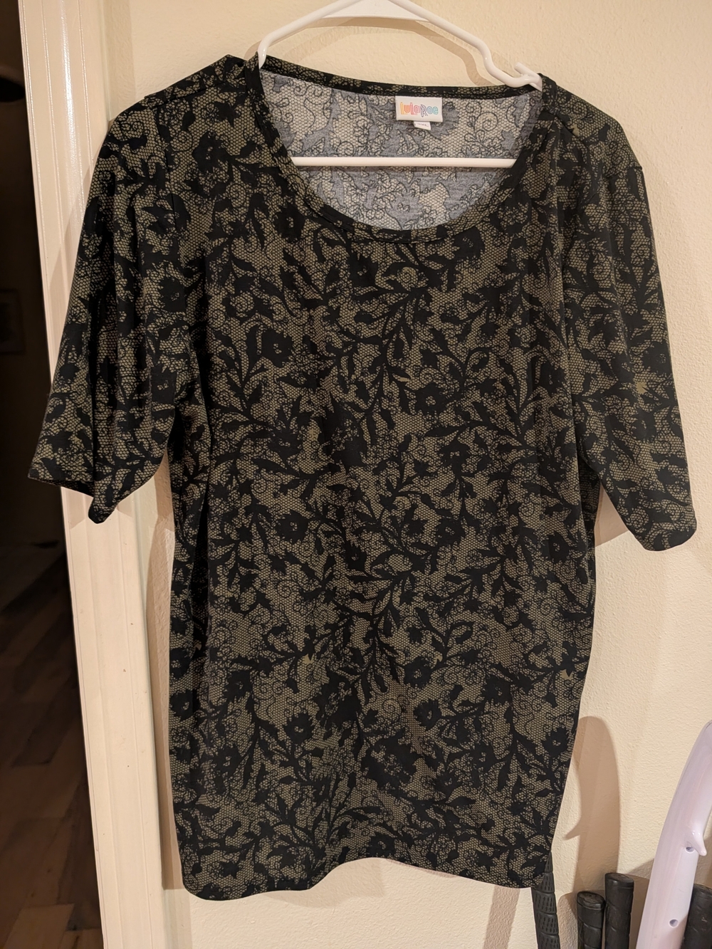 LuLaRoe Black and Olive Green Floral Short Sleeve Scoop Neck Top, Size 2XL